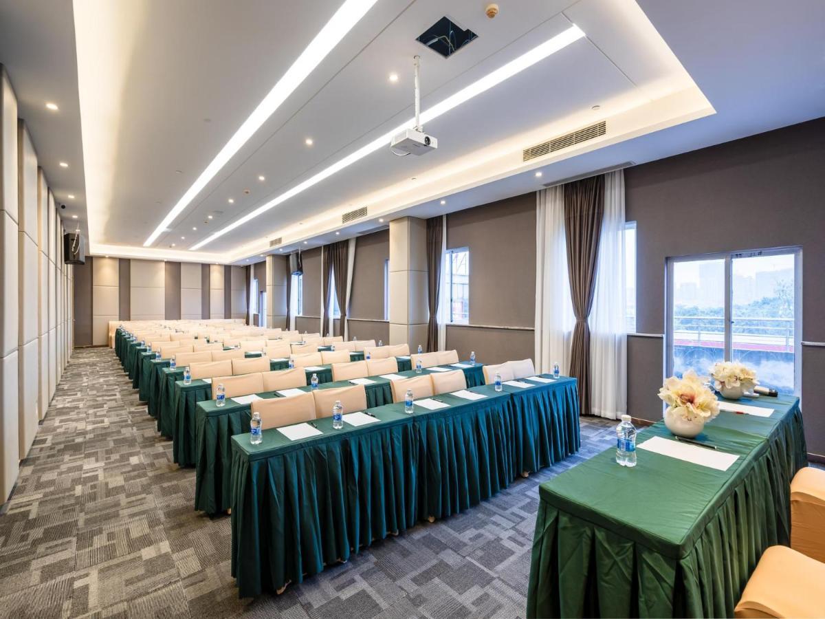 Lavande Hotel Luzhou Wanda Plaza Southwest Commercial City Exterior photo